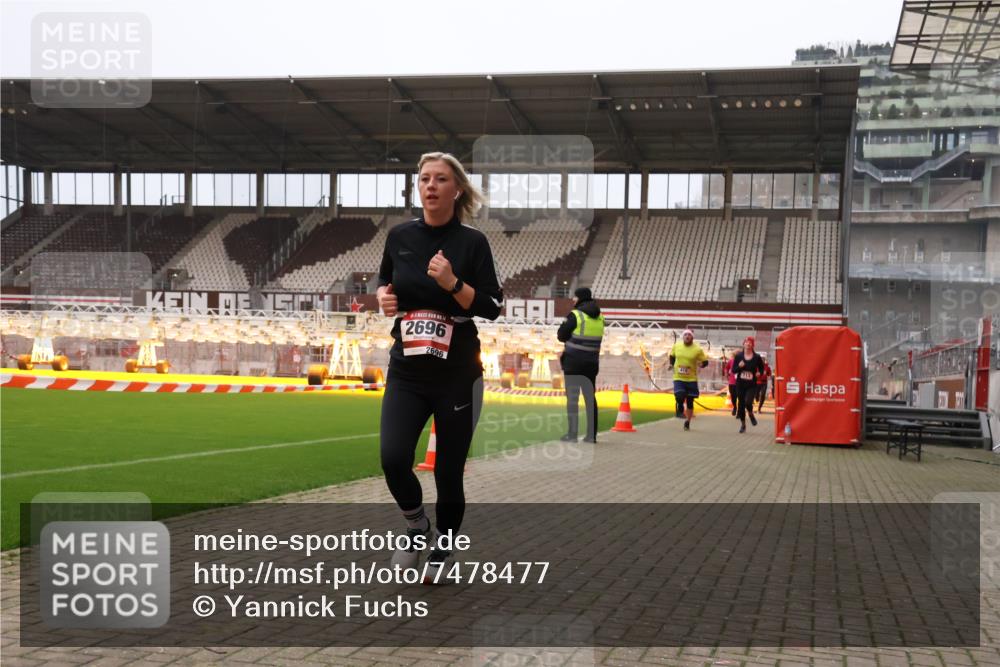 08.12.2024 - St. Pauli X-Mass-Run No. 14 Yannick Fuchs http://msf.ph/oto/7478477 08.12.2024 10:01:20 Ziel 410, 418, 512, 713, 946, 2447, 2696 meine-sportfotos.de