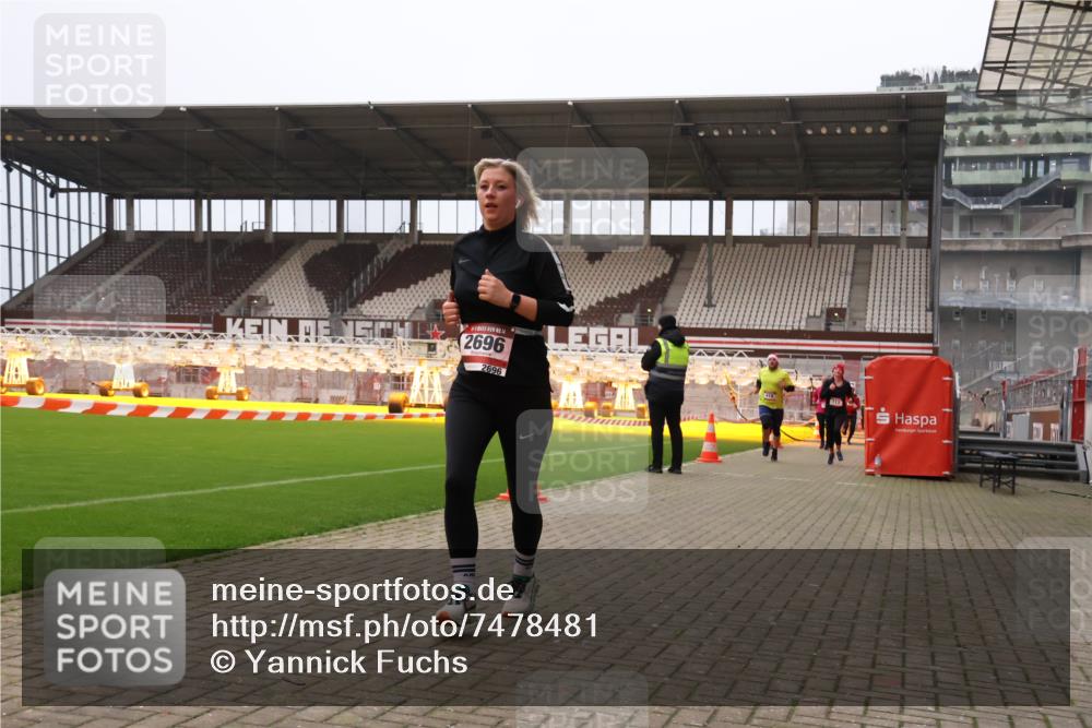 08.12.2024 - St. Pauli X-Mass-Run No. 14 Yannick Fuchs http://msf.ph/oto/7478481 08.12.2024 10:01:20 Ziel 410, 418, 512, 713, 946, 2447, 2696 meine-sportfotos.de