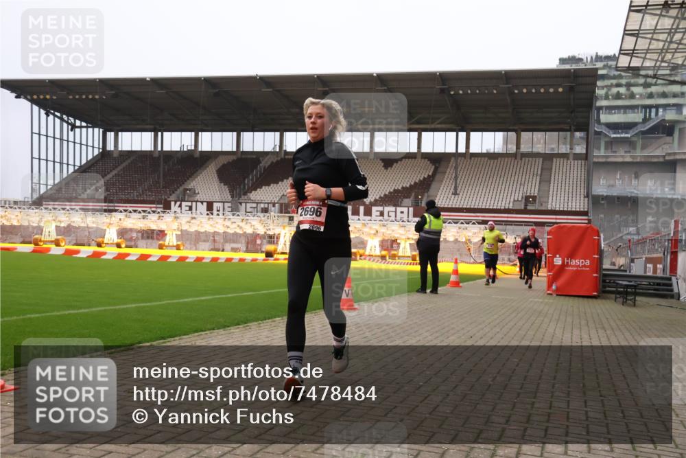 08.12.2024 - St. Pauli X-Mass-Run No. 14 Yannick Fuchs http://msf.ph/oto/7478484 08.12.2024 10:01:20 Ziel 410, 418, 512, 713, 946, 2447, 2696 meine-sportfotos.de