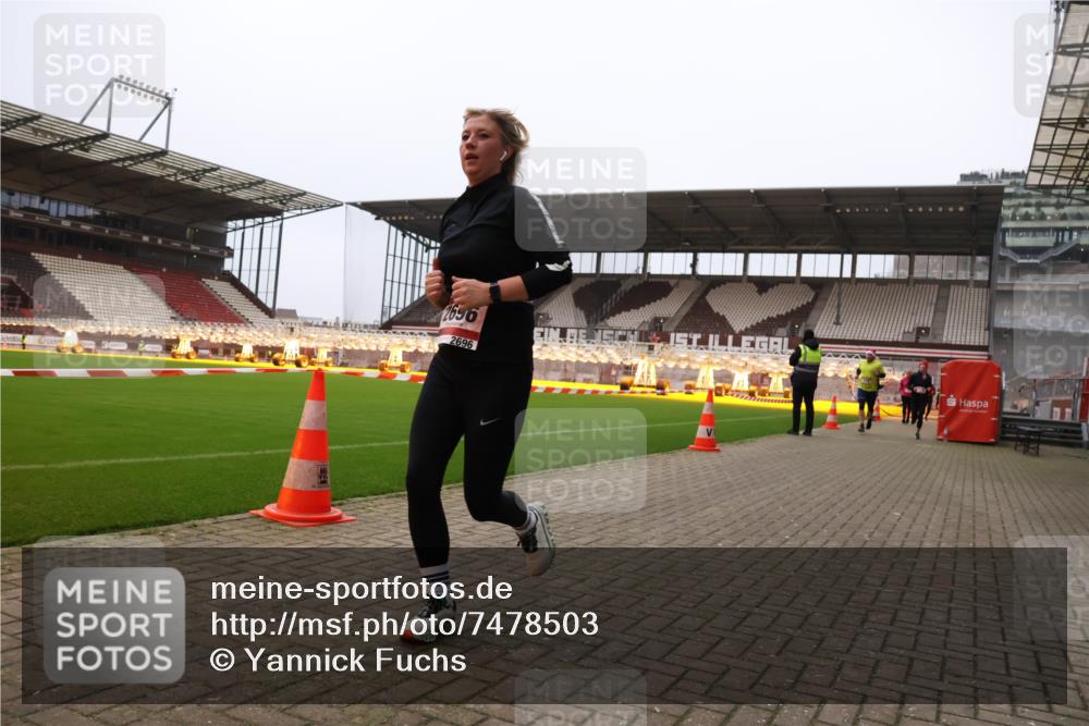 08.12.2024 - St. Pauli X-Mass-Run No. 14 Yannick Fuchs http://msf.ph/oto/7478503 08.12.2024 10:01:20 Ziel 410, 418, 512, 713, 946, 2447, 2696 meine-sportfotos.de