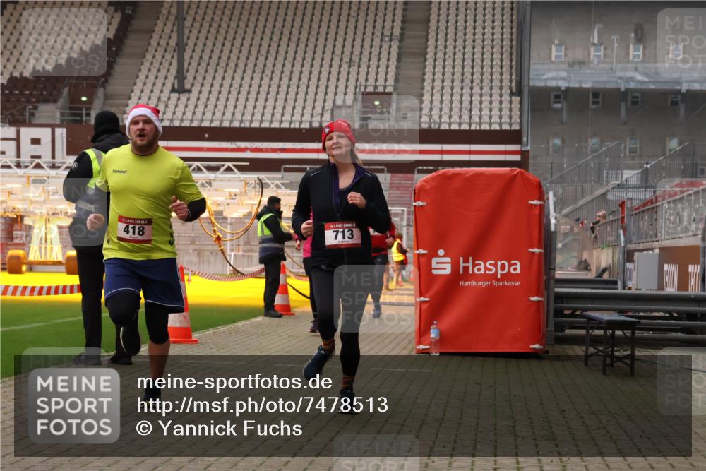 08.12.2024 - St. Pauli X-Mass-Run No. 14 Yannick Fuchs http://msf.ph/oto/7478513 08.12.2024 10:01:22 Ziel 418, 512, 713, 946, 2696 meine-sportfotos.de