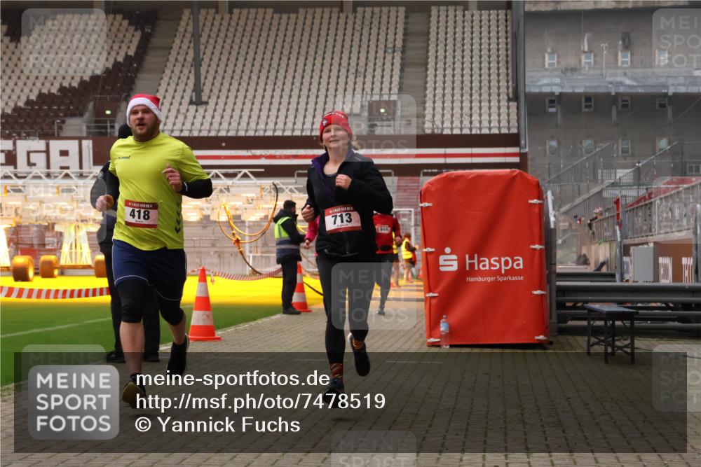 08.12.2024 - St. Pauli X-Mass-Run No. 14 Yannick Fuchs http://msf.ph/oto/7478519 08.12.2024 10:01:23 Ziel 418, 512, 713, 946, 2696 meine-sportfotos.de