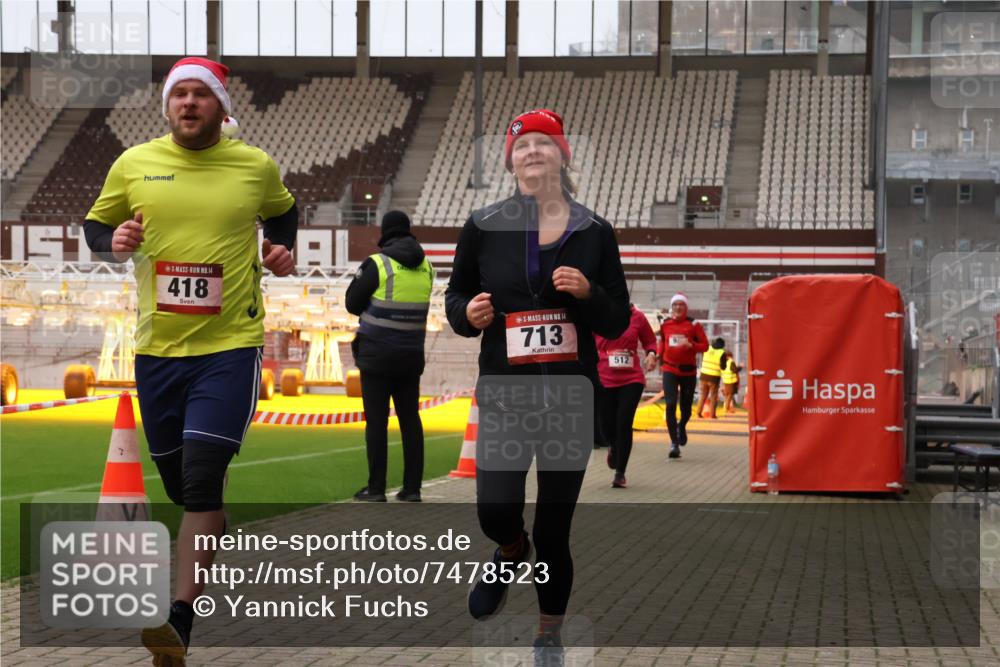 08.12.2024 - St. Pauli X-Mass-Run No. 14 Yannick Fuchs http://msf.ph/oto/7478523 08.12.2024 10:01:24 Ziel 418, 512, 713, 946, 2696 meine-sportfotos.de