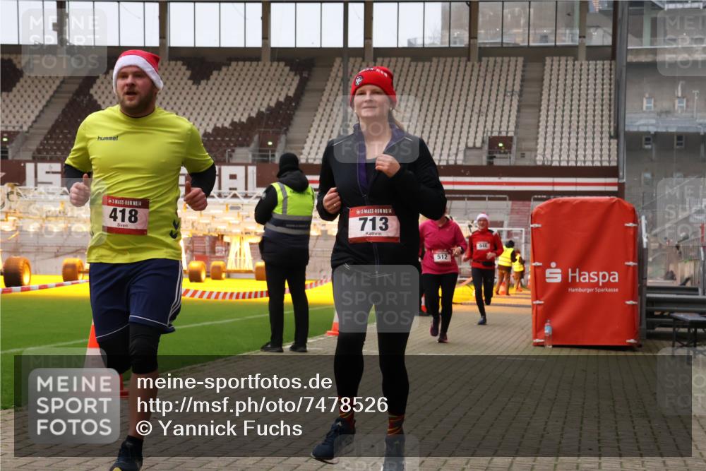08.12.2024 - St. Pauli X-Mass-Run No. 14 Yannick Fuchs http://msf.ph/oto/7478526 08.12.2024 10:01:24 Ziel 418, 512, 713, 946, 2696 meine-sportfotos.de