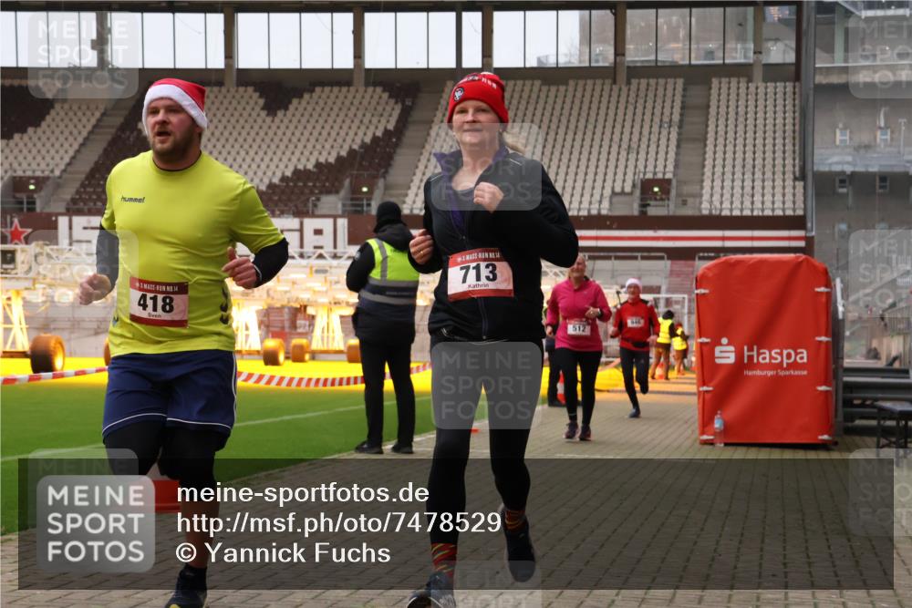 08.12.2024 - St. Pauli X-Mass-Run No. 14 Yannick Fuchs http://msf.ph/oto/7478529 08.12.2024 10:01:24 Ziel 418, 512, 713, 946, 2696 meine-sportfotos.de