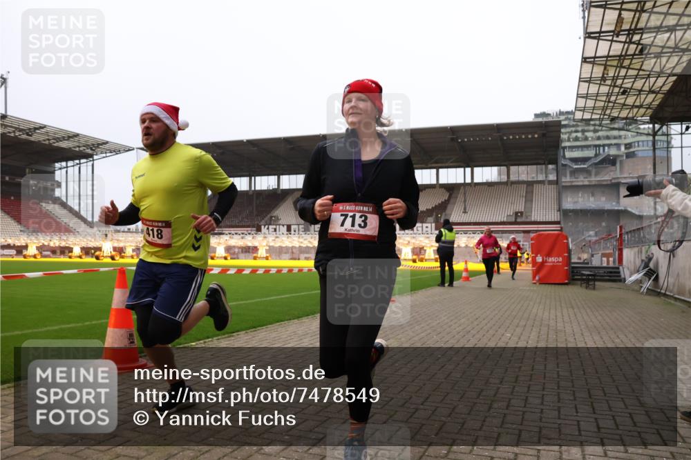 08.12.2024 - St. Pauli X-Mass-Run No. 14 Yannick Fuchs http://msf.ph/oto/7478549 08.12.2024 10:01:25 Ziel 418, 512, 713, 946, 2696 meine-sportfotos.de