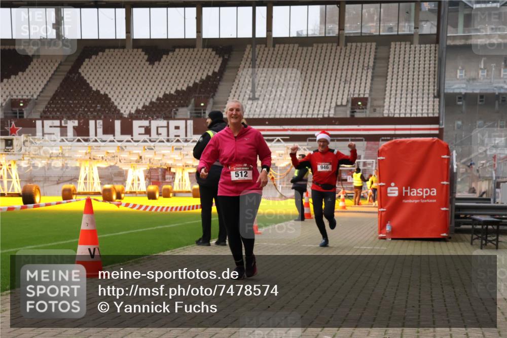08.12.2024 - St. Pauli X-Mass-Run No. 14 Yannick Fuchs http://msf.ph/oto/7478574 08.12.2024 10:01:27 Ziel 41, 418, 512, 713, 946, 2696, 3340, 3341 meine-sportfotos.de