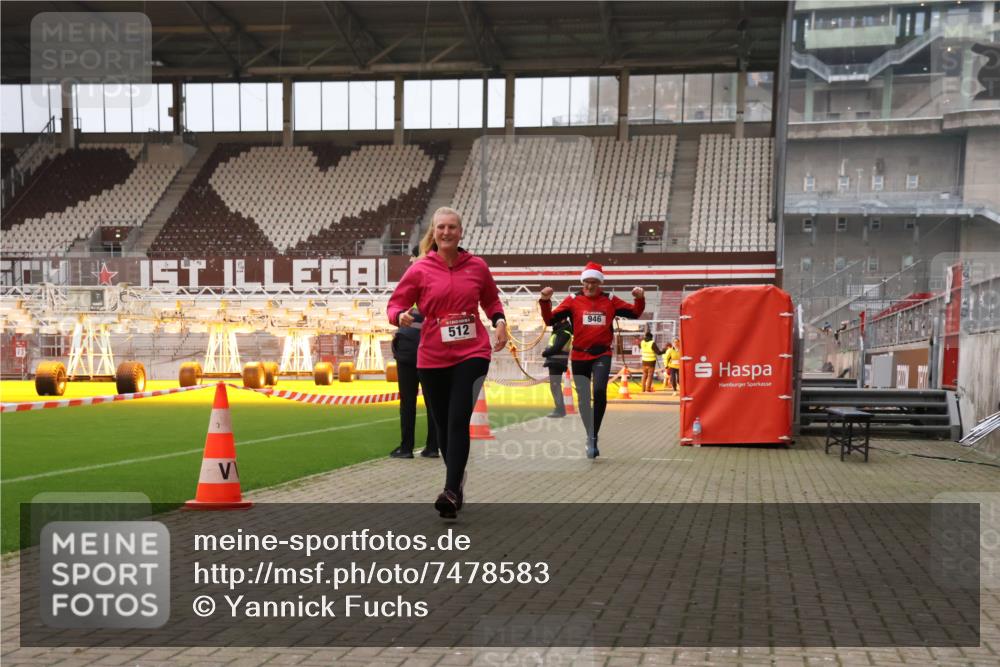 08.12.2024 - St. Pauli X-Mass-Run No. 14 Yannick Fuchs http://msf.ph/oto/7478583 08.12.2024 10:01:27 Ziel 41, 418, 512, 713, 946, 2696, 3340, 3341 meine-sportfotos.de