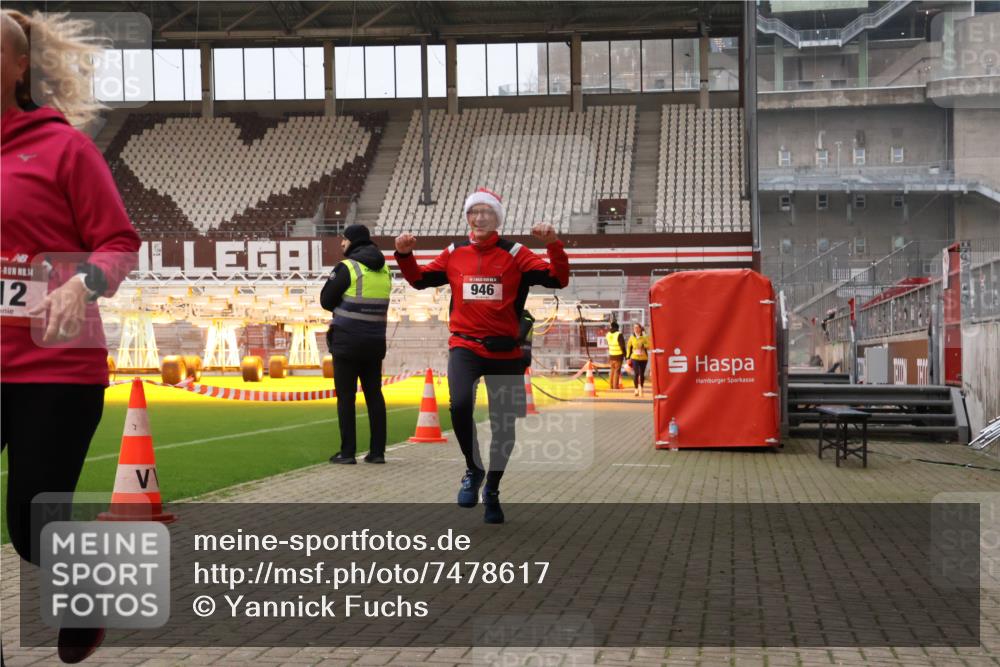 08.12.2024 - St. Pauli X-Mass-Run No. 14 Yannick Fuchs http://msf.ph/oto/7478617 08.12.2024 10:01:29 Ziel 41, 418, 512, 713, 946, 2696, 2818, 3340, 3341 meine-sportfotos.de