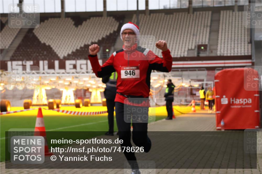 08.12.2024 - St. Pauli X-Mass-Run No. 14 Yannick Fuchs http://msf.ph/oto/7478626 08.12.2024 10:01:30 Ziel 41, 418, 512, 713, 946, 1246, 2696, 2818, 3340, 3341 meine-sportfotos.de
