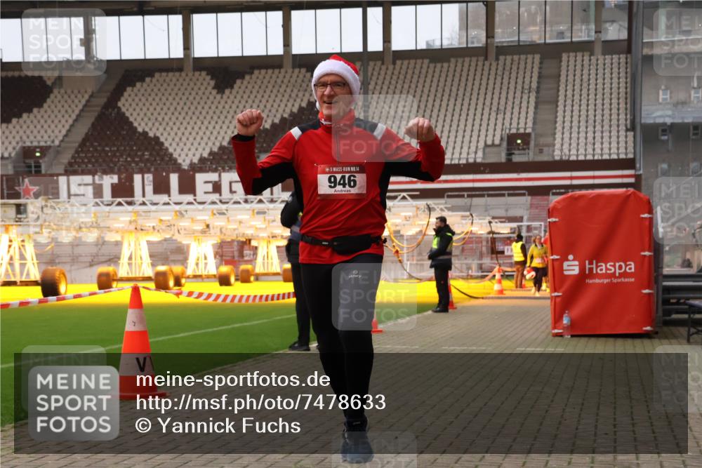 08.12.2024 - St. Pauli X-Mass-Run No. 14 Yannick Fuchs http://msf.ph/oto/7478633 08.12.2024 10:01:30 Ziel 41, 418, 512, 713, 946, 1246, 2696, 2818, 3340, 3341 meine-sportfotos.de