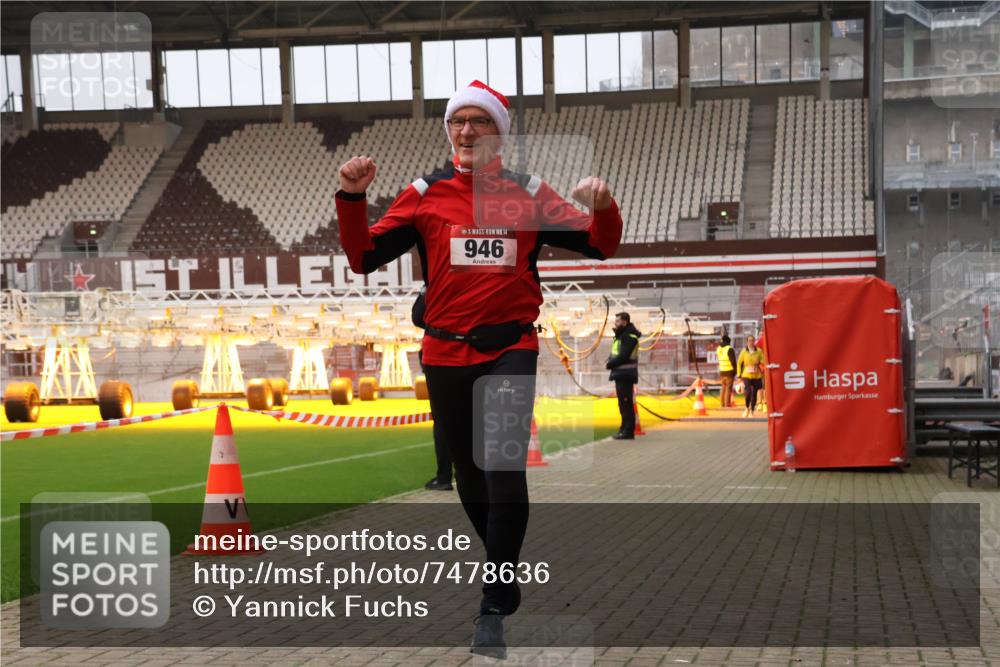 08.12.2024 - St. Pauli X-Mass-Run No. 14 Yannick Fuchs http://msf.ph/oto/7478636 08.12.2024 10:01:30 Ziel 41, 418, 512, 713, 946, 1246, 2696, 2818, 3340, 3341 meine-sportfotos.de