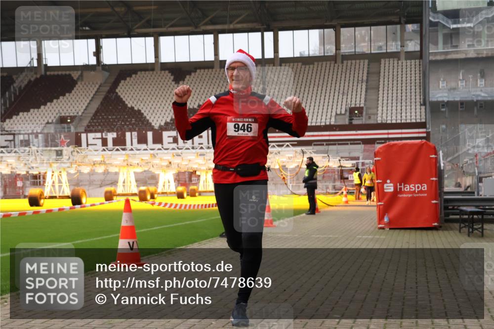 08.12.2024 - St. Pauli X-Mass-Run No. 14 Yannick Fuchs http://msf.ph/oto/7478639 08.12.2024 10:01:30 Ziel 41, 418, 512, 713, 946, 1246, 2696, 2818, 3340, 3341 meine-sportfotos.de