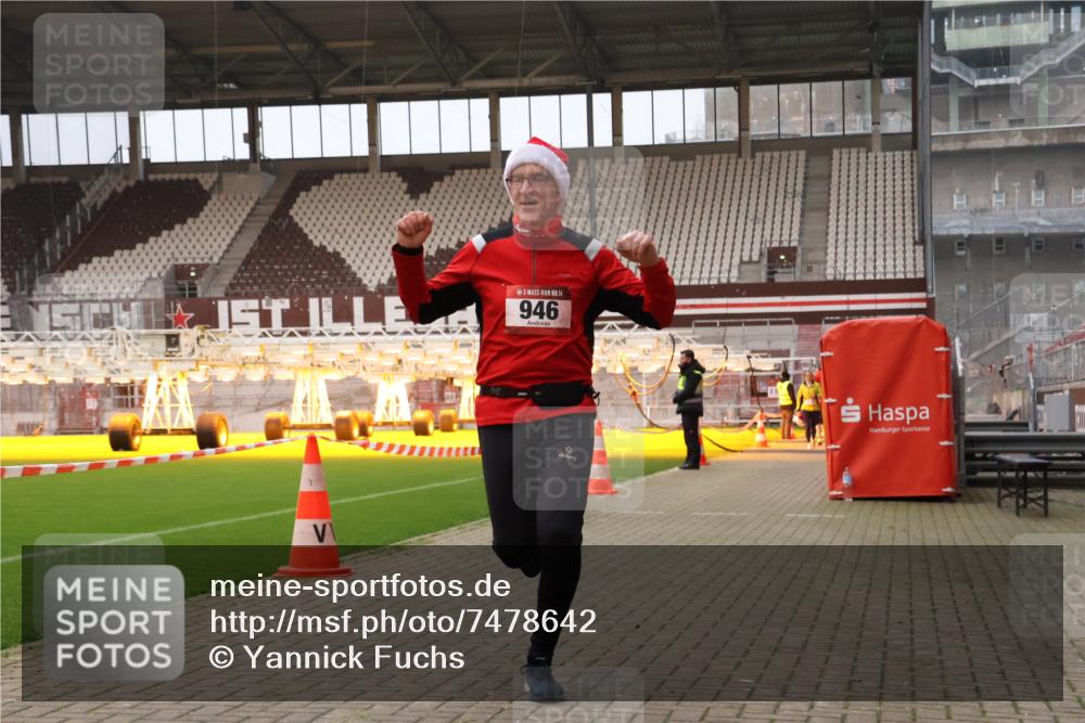 08.12.2024 - St. Pauli X-Mass-Run No. 14 Yannick Fuchs http://msf.ph/oto/7478642 08.12.2024 10:01:30 Ziel 41, 418, 512, 713, 946, 1246, 2696, 2818, 3340, 3341 meine-sportfotos.de