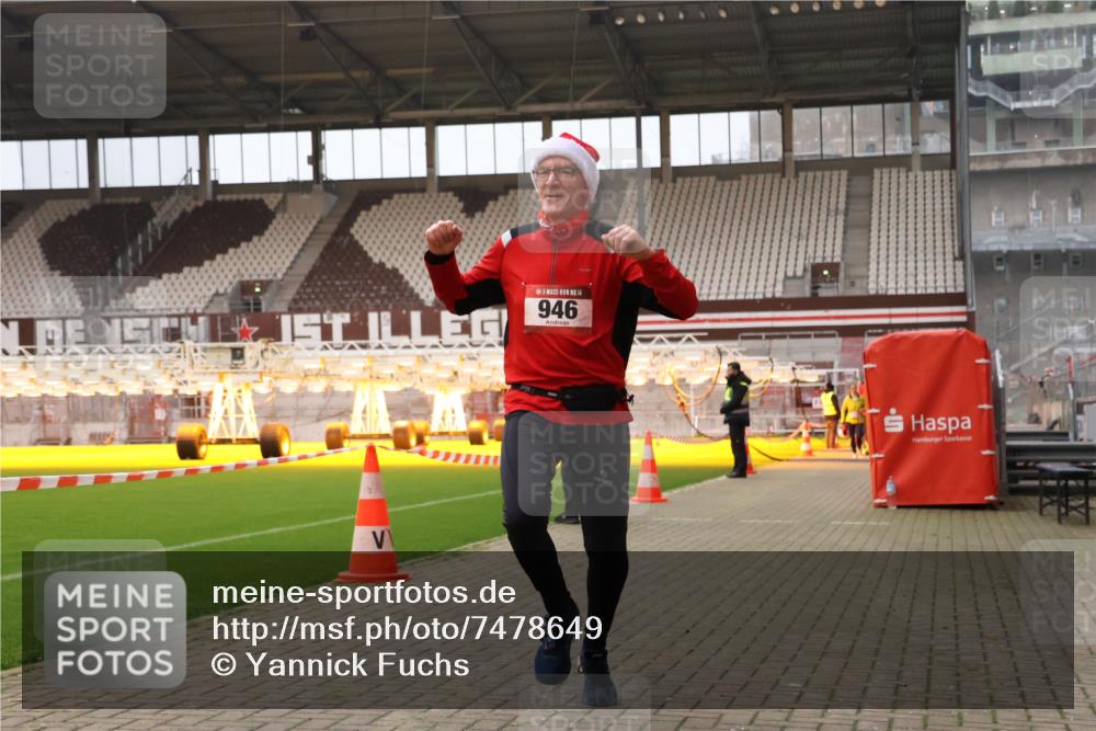 08.12.2024 - St. Pauli X-Mass-Run No. 14 Yannick Fuchs http://msf.ph/oto/7478649 08.12.2024 10:01:30 Ziel 41, 418, 512, 713, 946, 1246, 2696, 2818, 3340, 3341 meine-sportfotos.de