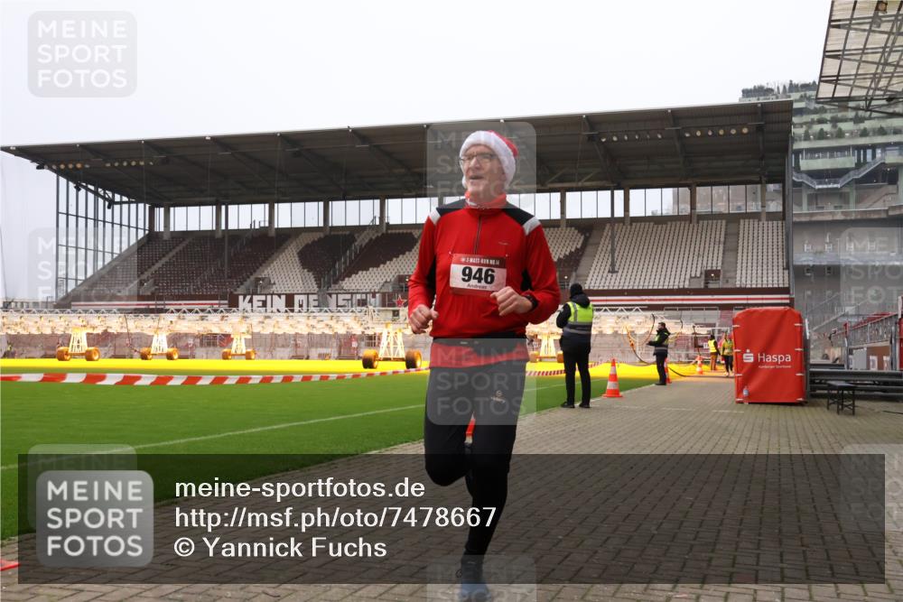 08.12.2024 - St. Pauli X-Mass-Run No. 14 Yannick Fuchs http://msf.ph/oto/7478667 08.12.2024 10:01:31 Ziel 41, 512, 713, 946, 1246, 2696, 2818, 3254, 3340, 3341 meine-sportfotos.de