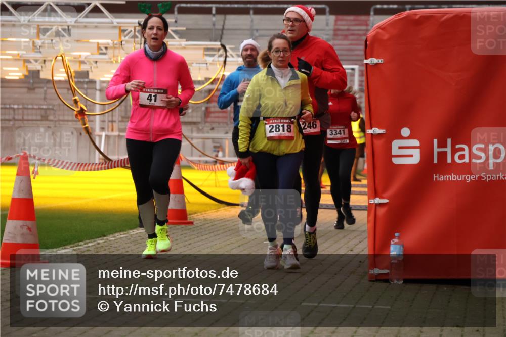 08.12.2024 - St. Pauli X-Mass-Run No. 14 Yannick Fuchs http://msf.ph/oto/7478684 08.12.2024 10:01:38 Ziel 41, 512, 946, 1246, 1751, 2818, 2833, 3254, 3340, 3341 meine-sportfotos.de