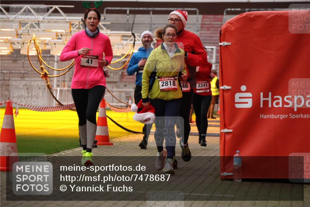08.12.2024 - St. Pauli X-Mass-Run No. 14 Yannick Fuchs http://msf.ph/oto/7478687 08.12.2024 10:01:38 Ziel 41, 512, 946, 1246, 1751, 2818, 2833, 3254, 3340, 3341 meine-sportfotos.de