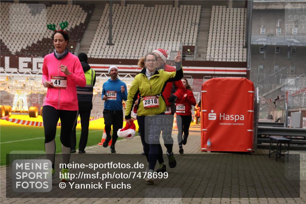 08.12.2024 - St. Pauli X-Mass-Run No. 14 Yannick Fuchs http://msf.ph/oto/7478699 08.12.2024 10:01:42 Ziel 41, 1246, 1751, 2818, 2833, 3254, 3340, 3341 meine-sportfotos.de