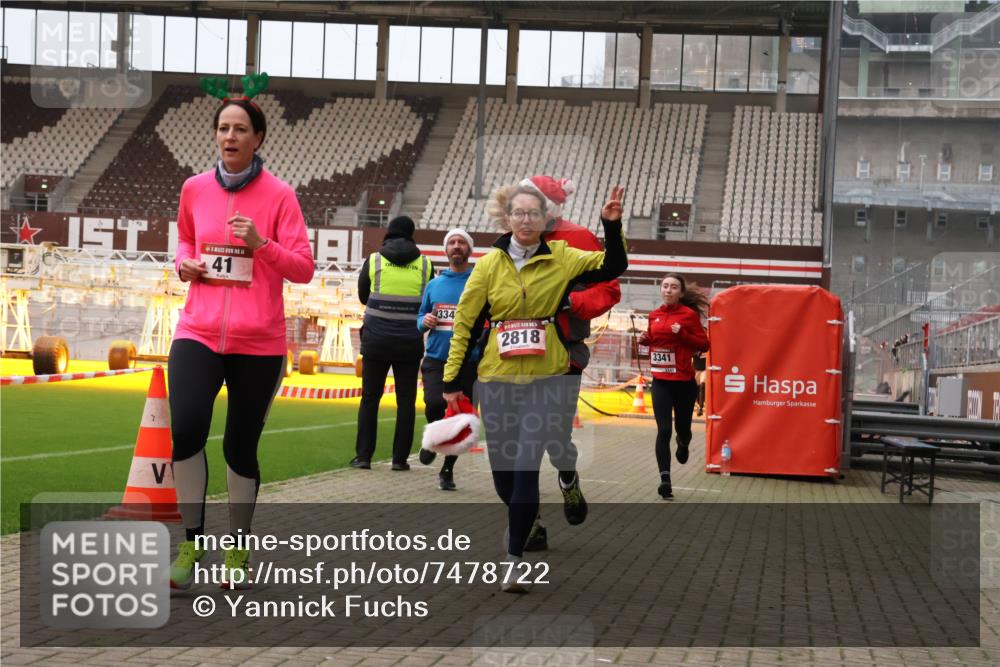 08.12.2024 - St. Pauli X-Mass-Run No. 14 Yannick Fuchs http://msf.ph/oto/7478722 08.12.2024 10:01:43 Ziel 41, 1246, 1751, 2818, 2833, 3254, 3340, 3341 meine-sportfotos.de