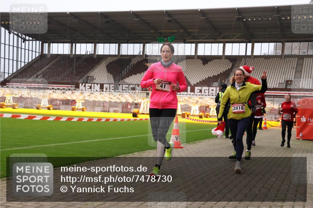 08.12.2024 - St. Pauli X-Mass-Run No. 14 Yannick Fuchs http://msf.ph/oto/7478730 08.12.2024 10:01:43 Ziel 41, 1246, 1751, 2818, 2833, 3254, 3340, 3341 meine-sportfotos.de