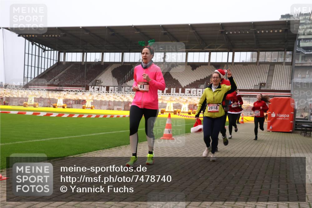 08.12.2024 - St. Pauli X-Mass-Run No. 14 Yannick Fuchs http://msf.ph/oto/7478740 08.12.2024 10:01:43 Ziel 41, 1246, 1751, 2818, 2833, 3254, 3340, 3341 meine-sportfotos.de