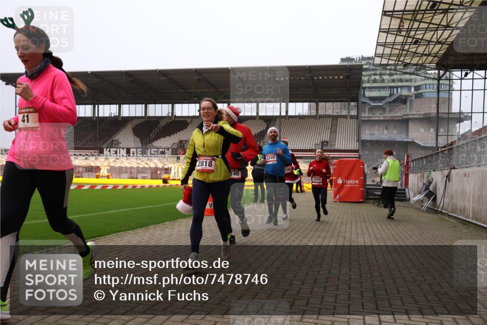 08.12.2024 - St. Pauli X-Mass-Run No. 14 Yannick Fuchs http://msf.ph/oto/7478746 08.12.2024 10:01:44 Ziel 41, 86, 1246, 1751, 2302, 2818, 2833, 3254, 3340, 3341 meine-sportfotos.de