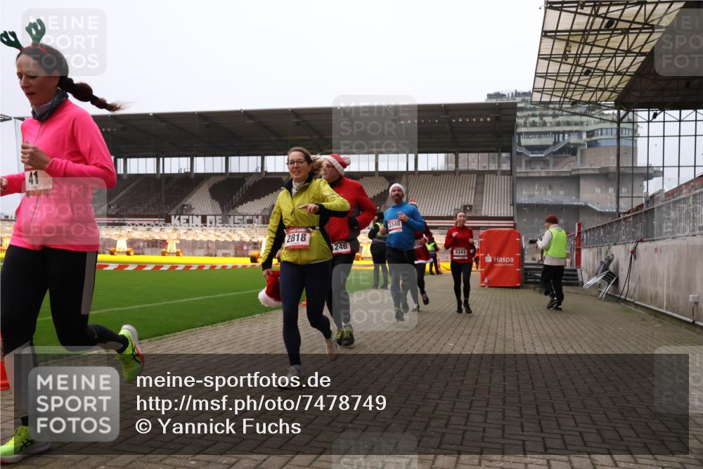 08.12.2024 - St. Pauli X-Mass-Run No. 14 Yannick Fuchs http://msf.ph/oto/7478749 08.12.2024 10:01:44 Ziel 41, 86, 1246, 1751, 2302, 2818, 2833, 3254, 3340, 3341 meine-sportfotos.de