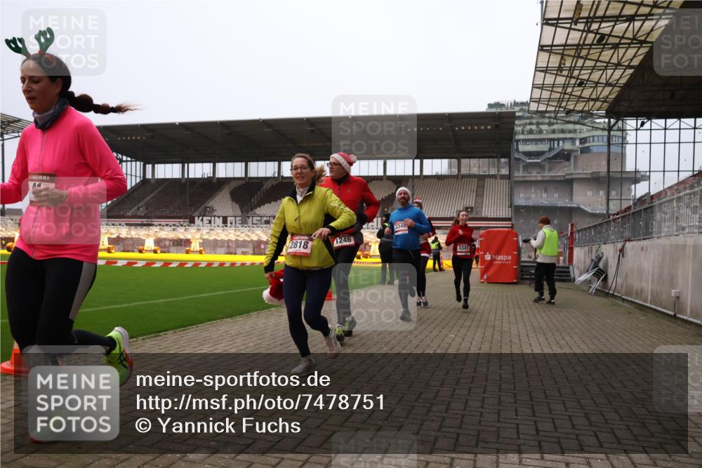 08.12.2024 - St. Pauli X-Mass-Run No. 14 Yannick Fuchs http://msf.ph/oto/7478751 08.12.2024 10:01:44 Ziel 41, 86, 1246, 1751, 2302, 2818, 2833, 3254, 3340, 3341 meine-sportfotos.de