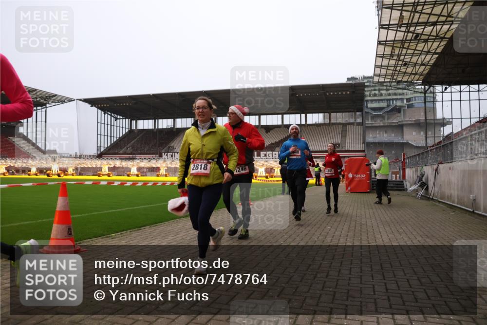 08.12.2024 - St. Pauli X-Mass-Run No. 14 Yannick Fuchs http://msf.ph/oto/7478764 08.12.2024 10:01:45 Ziel 41, 86, 1246, 1751, 2302, 2361, 2362, 2818, 2826, 2833, 3254, 3340, 3341 meine-sportfotos.de