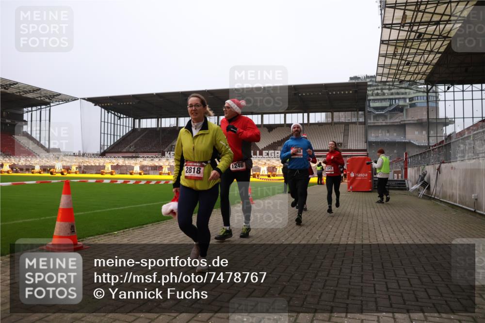 08.12.2024 - St. Pauli X-Mass-Run No. 14 Yannick Fuchs http://msf.ph/oto/7478767 08.12.2024 10:01:45 Ziel 41, 86, 1246, 1751, 2302, 2361, 2362, 2818, 2826, 2833, 3254, 3340, 3341 meine-sportfotos.de
