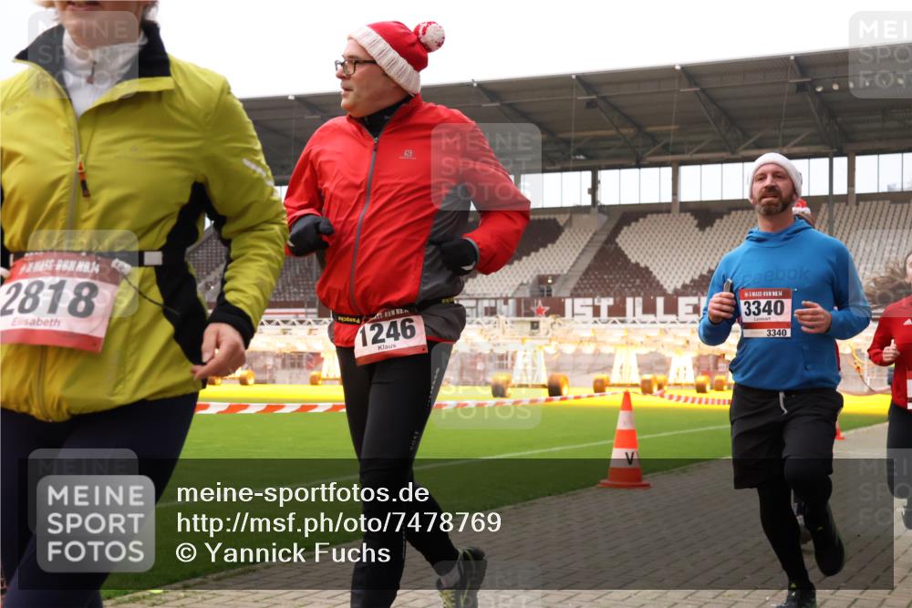 08.12.2024 - St. Pauli X-Mass-Run No. 14 Yannick Fuchs http://msf.ph/oto/7478769 08.12.2024 10:01:45 Ziel 41, 86, 1246, 1751, 2302, 2361, 2362, 2818, 2826, 2833, 3254, 3340, 3341 meine-sportfotos.de