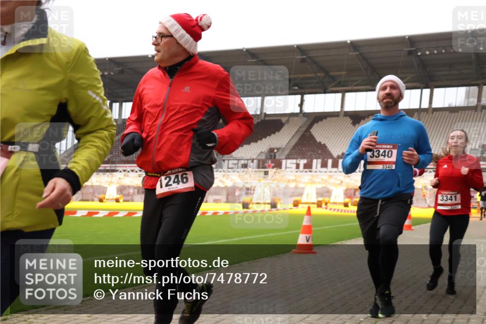 08.12.2024 - St. Pauli X-Mass-Run No. 14 Yannick Fuchs http://msf.ph/oto/7478772 08.12.2024 10:01:45 Ziel 41, 86, 1246, 1751, 2302, 2361, 2362, 2818, 2826, 2833, 3254, 3340, 3341 meine-sportfotos.de