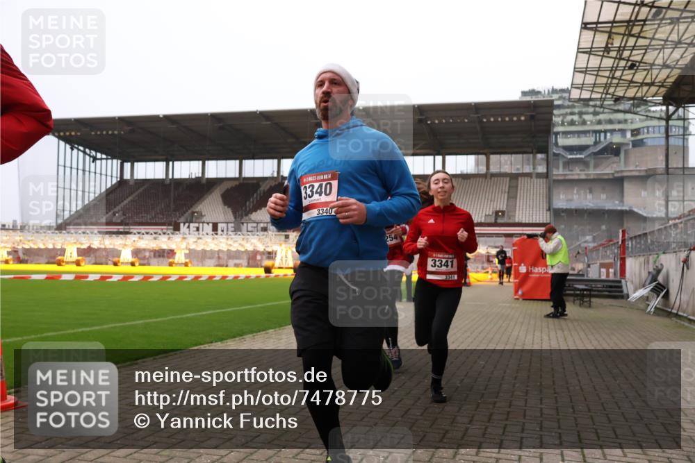 08.12.2024 - St. Pauli X-Mass-Run No. 14 Yannick Fuchs http://msf.ph/oto/7478775 08.12.2024 10:01:46 Ziel 41, 86, 1246, 1751, 2302, 2361, 2362, 2818, 2826, 2833, 3093, 3254, 3340, 3341 meine-sportfotos.de