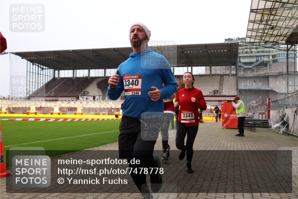08.12.2024 - St. Pauli X-Mass-Run No. 14 Yannick Fuchs http://msf.ph/oto/7478778 08.12.2024 10:01:46 Ziel 41, 86, 1246, 1751, 2302, 2361, 2362, 2818, 2826, 2833, 3093, 3254, 3340, 3341 meine-sportfotos.de