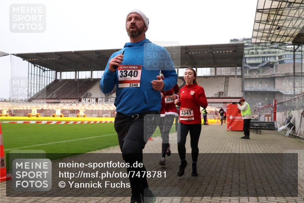 08.12.2024 - St. Pauli X-Mass-Run No. 14 Yannick Fuchs http://msf.ph/oto/7478781 08.12.2024 10:01:46 Ziel 41, 86, 1246, 1751, 2302, 2361, 2362, 2818, 2826, 2833, 3093, 3254, 3340, 3341 meine-sportfotos.de