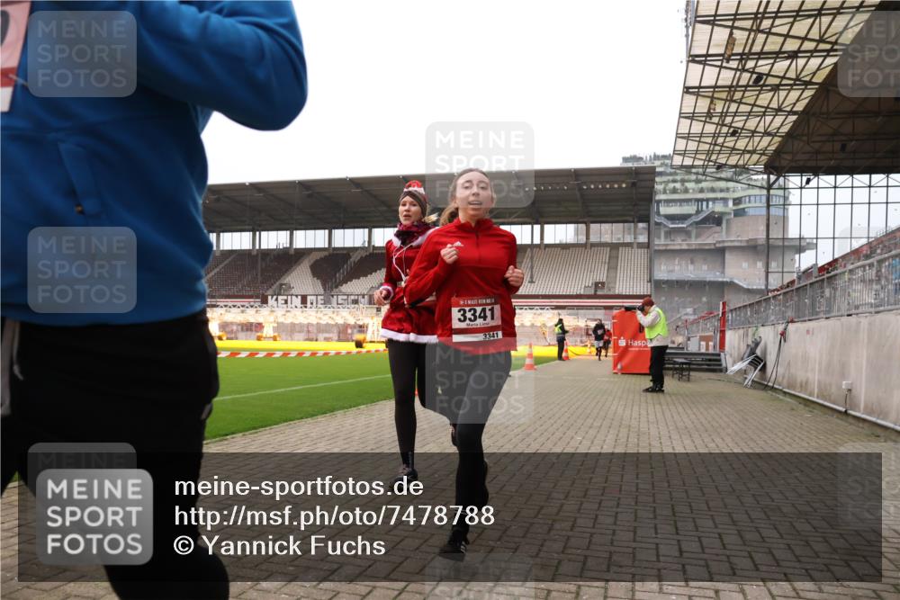 08.12.2024 - St. Pauli X-Mass-Run No. 14 Yannick Fuchs http://msf.ph/oto/7478788 08.12.2024 10:01:46 Ziel 41, 86, 1246, 1751, 2302, 2361, 2362, 2818, 2826, 2833, 3093, 3254, 3340, 3341 meine-sportfotos.de
