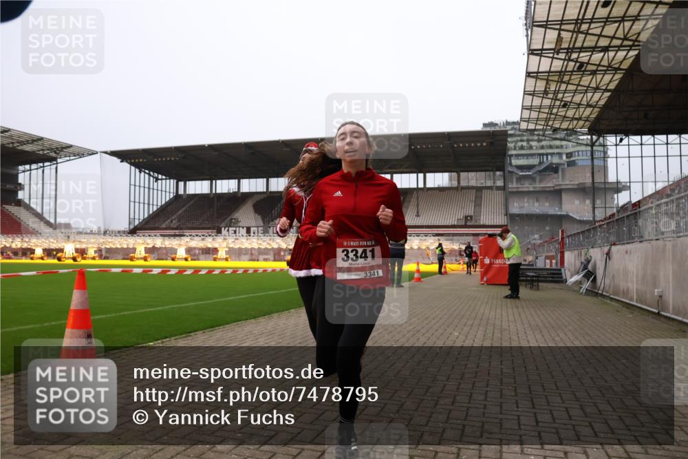 08.12.2024 - St. Pauli X-Mass-Run No. 14 Yannick Fuchs http://msf.ph/oto/7478795 08.12.2024 10:01:47 Ziel 41, 86, 1246, 1751, 2302, 2361, 2362, 2818, 2826, 2833, 3093, 3254, 3340, 3341 meine-sportfotos.de