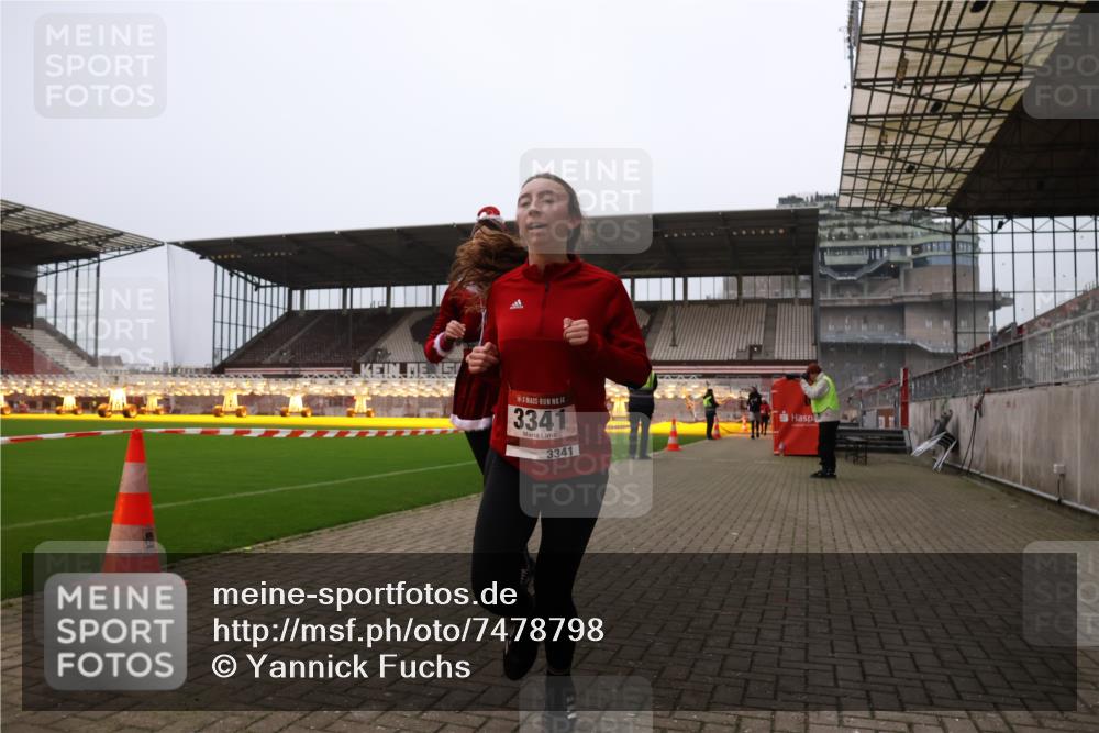 08.12.2024 - St. Pauli X-Mass-Run No. 14 Yannick Fuchs http://msf.ph/oto/7478798 08.12.2024 10:01:47 Ziel 41, 86, 1246, 1751, 2302, 2361, 2362, 2818, 2826, 2833, 3093, 3254, 3340, 3341 meine-sportfotos.de