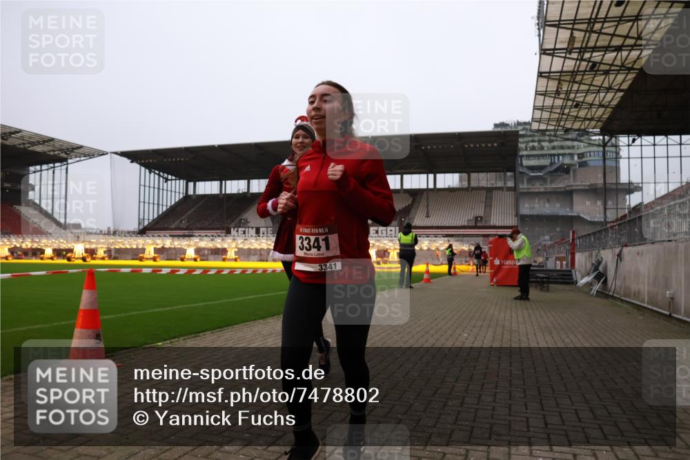 08.12.2024 - St. Pauli X-Mass-Run No. 14 Yannick Fuchs http://msf.ph/oto/7478802 08.12.2024 10:01:47 Ziel 41, 86, 1246, 1751, 2302, 2361, 2362, 2818, 2826, 2833, 3093, 3254, 3340, 3341 meine-sportfotos.de