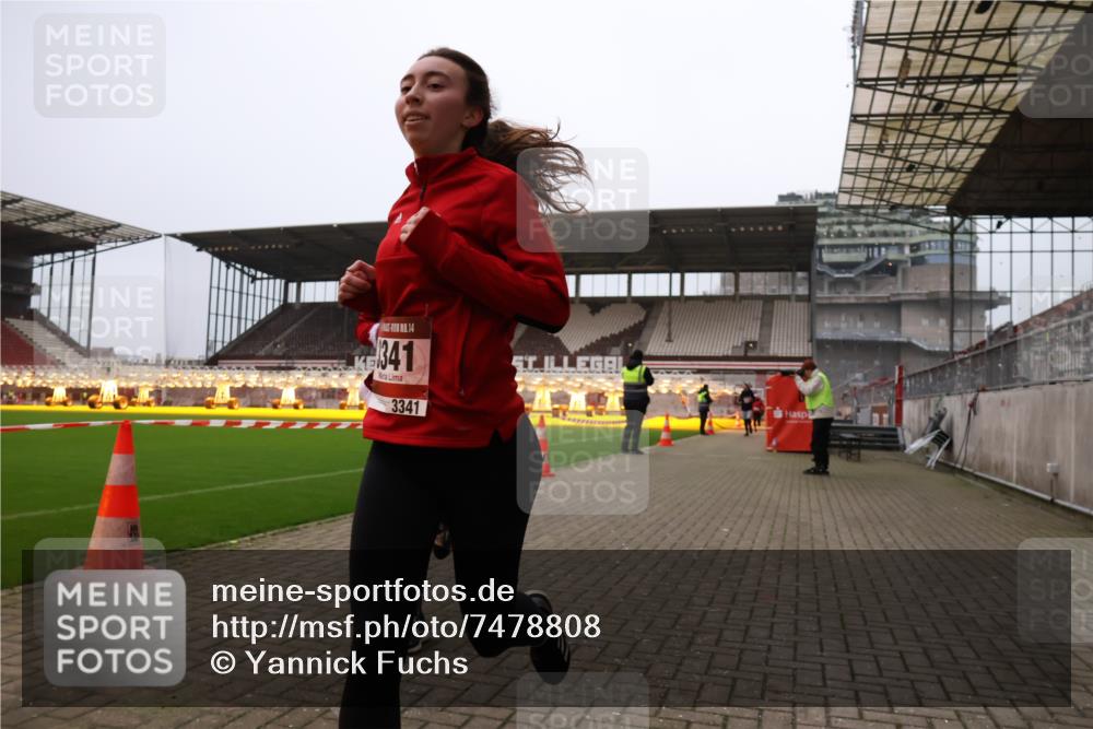 08.12.2024 - St. Pauli X-Mass-Run No. 14 Yannick Fuchs http://msf.ph/oto/7478808 08.12.2024 10:01:47 Ziel 41, 86, 1246, 1751, 2302, 2361, 2362, 2818, 2826, 2833, 3093, 3254, 3340, 3341 meine-sportfotos.de