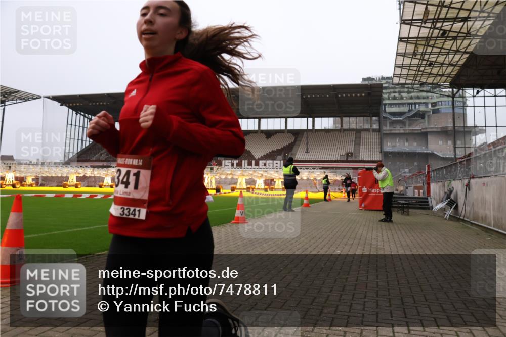 08.12.2024 - St. Pauli X-Mass-Run No. 14 Yannick Fuchs http://msf.ph/oto/7478811 08.12.2024 10:01:47 Ziel 41, 86, 1246, 1751, 2302, 2361, 2362, 2818, 2826, 2833, 3093, 3254, 3340, 3341 meine-sportfotos.de