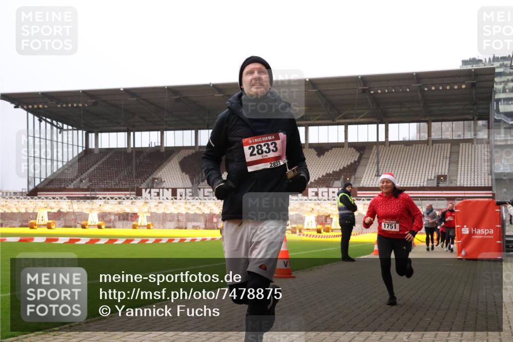 08.12.2024 - St. Pauli X-Mass-Run No. 14 Yannick Fuchs http://msf.ph/oto/7478875 08.12.2024 10:01:55 Ziel 86, 1246, 1751, 1784, 2302, 2361, 2362, 2817, 2826, 2833, 2965, 3093, 3254, 3304 meine-sportfotos.de