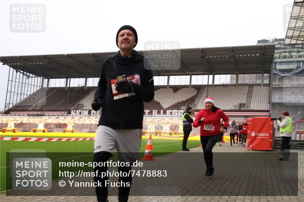 08.12.2024 - St. Pauli X-Mass-Run No. 14 Yannick Fuchs http://msf.ph/oto/7478883 08.12.2024 10:01:55 Ziel 86, 1246, 1751, 1784, 2302, 2361, 2362, 2817, 2826, 2833, 2965, 3093, 3254, 3304 meine-sportfotos.de