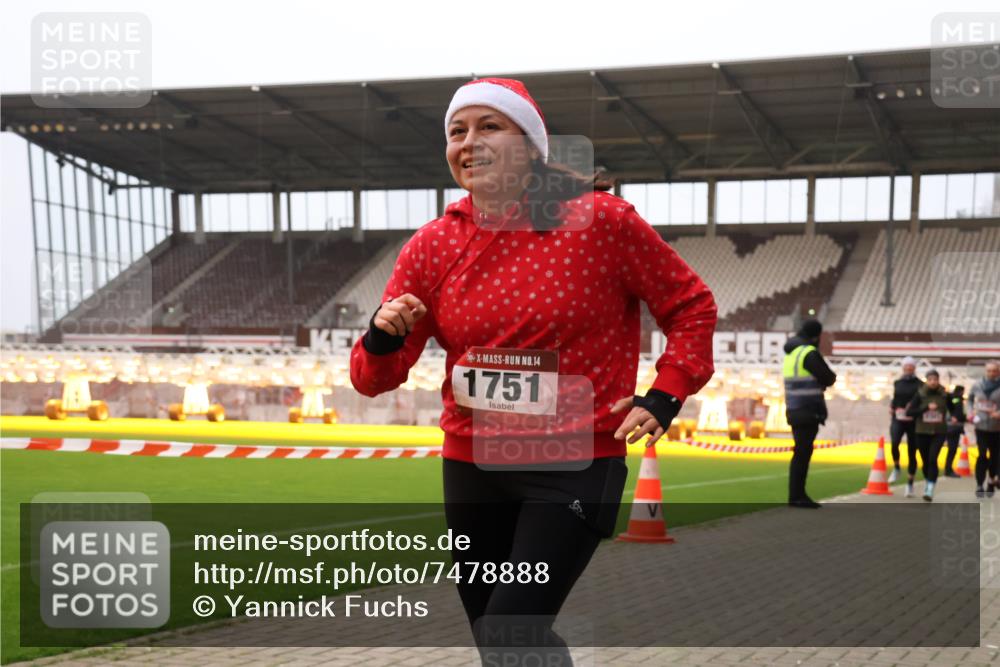 08.12.2024 - St. Pauli X-Mass-Run No. 14 Yannick Fuchs http://msf.ph/oto/7478888 08.12.2024 10:01:56 Ziel 86, 1751, 1784, 2302, 2361, 2362, 2817, 2826, 2833, 2965, 3093, 3254, 3304 meine-sportfotos.de