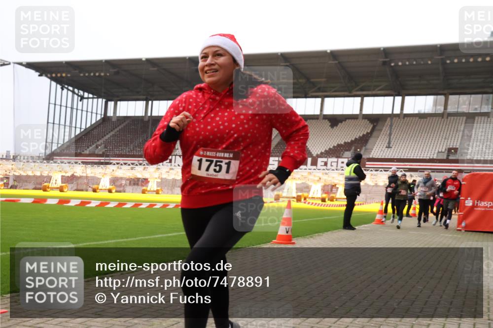 08.12.2024 - St. Pauli X-Mass-Run No. 14 Yannick Fuchs http://msf.ph/oto/7478891 08.12.2024 10:01:56 Ziel 86, 1751, 1784, 2302, 2361, 2362, 2817, 2826, 2833, 2965, 3093, 3254, 3304 meine-sportfotos.de