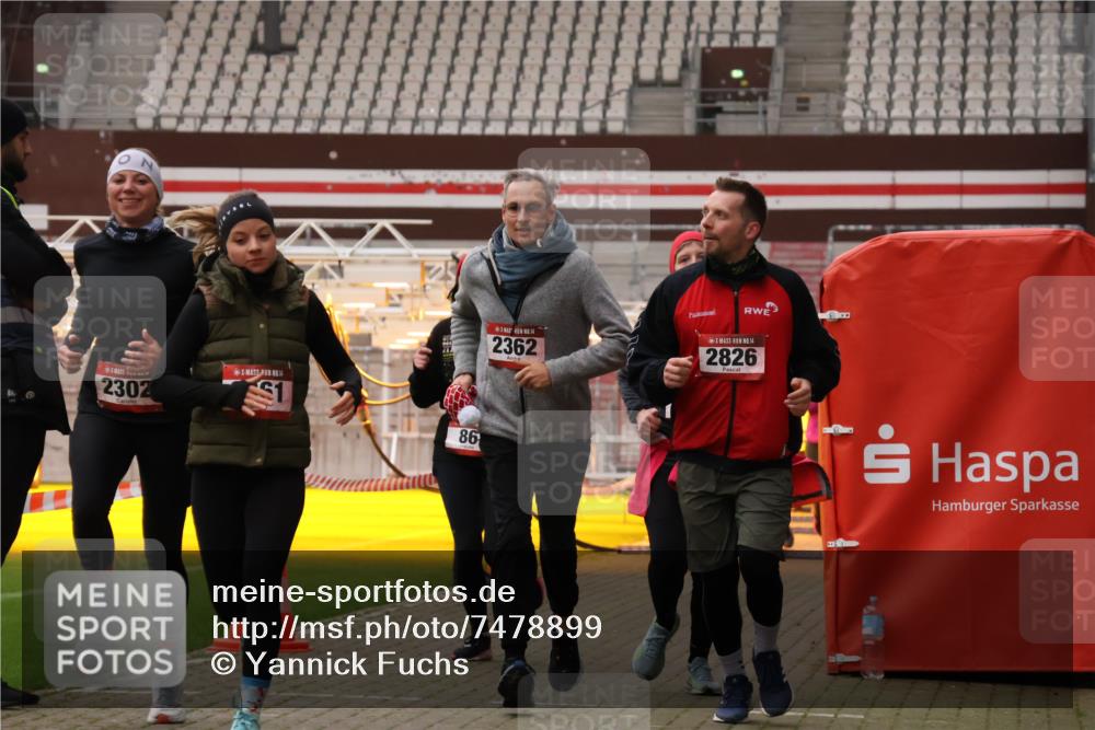 08.12.2024 - St. Pauli X-Mass-Run No. 14 Yannick Fuchs http://msf.ph/oto/7478899 08.12.2024 10:01:58 Ziel 86, 1751, 1784, 2302, 2361, 2362, 2817, 2826, 2833, 2965, 3093, 3304 meine-sportfotos.de