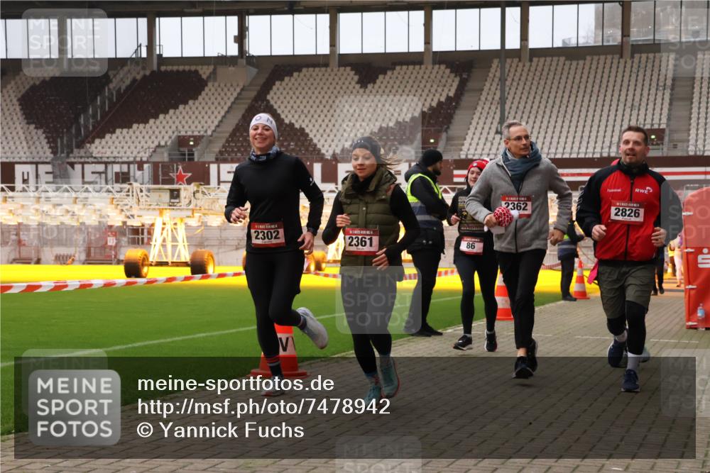 08.12.2024 - St. Pauli X-Mass-Run No. 14 Yannick Fuchs http://msf.ph/oto/7478942 08.12.2024 10:01:59 Ziel 86, 1751, 1784, 2302, 2361, 2362, 2817, 2826, 2833, 2965, 3093, 3304 meine-sportfotos.de