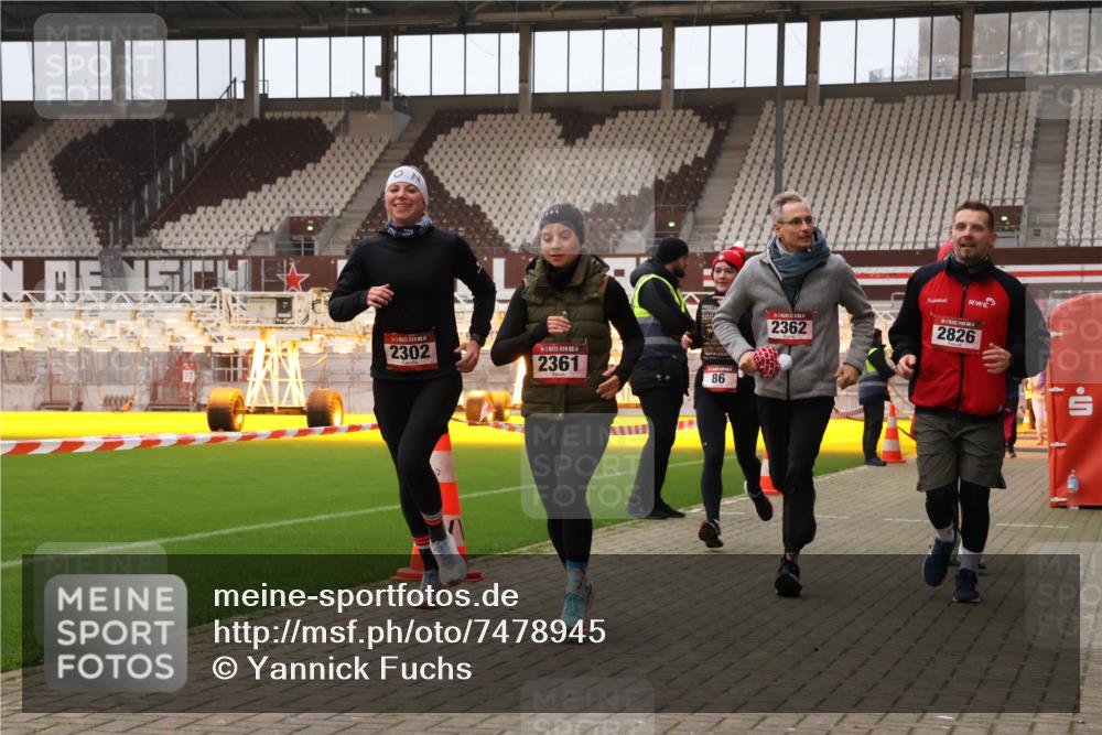 08.12.2024 - St. Pauli X-Mass-Run No. 14 Yannick Fuchs http://msf.ph/oto/7478945 08.12.2024 10:02:00 Ziel 86, 1751, 1784, 2302, 2361, 2362, 2817, 2826, 2833, 2965, 3093, 3304 meine-sportfotos.de