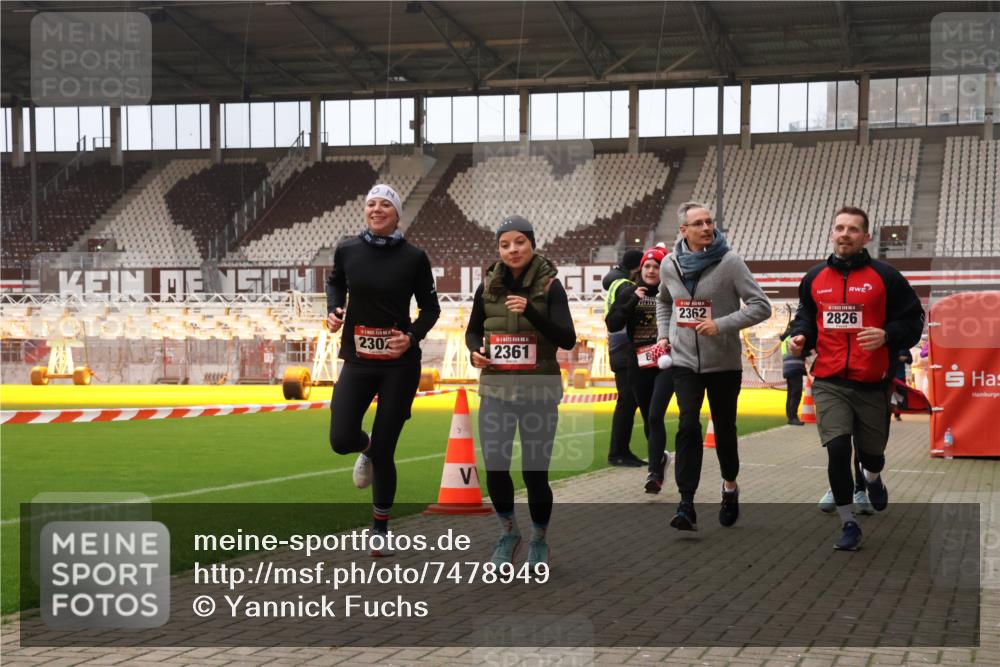 08.12.2024 - St. Pauli X-Mass-Run No. 14 Yannick Fuchs http://msf.ph/oto/7478949 08.12.2024 10:02:00 Ziel 86, 1751, 1784, 2302, 2361, 2362, 2817, 2826, 2833, 2965, 3093, 3304 meine-sportfotos.de